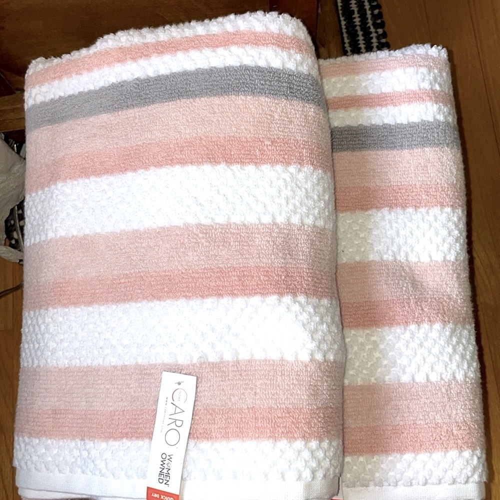 🛁Bath Towel Set in soft shades of pink, gray and white 🛁 NWT🛁 - Picture 5 of 11